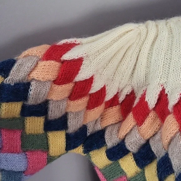 Multicolor Diamond Pattern Women's Sweater - Picture 9 of 16